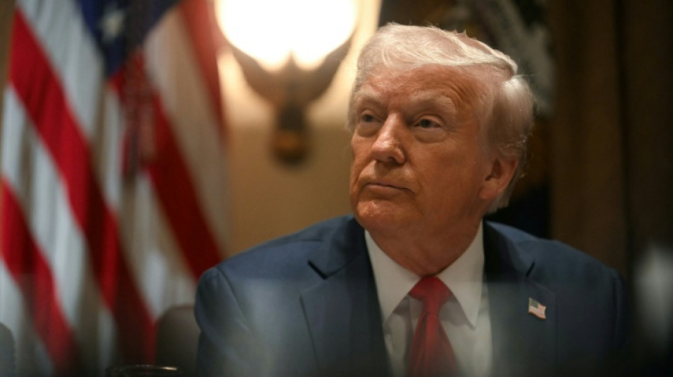 Trump aplicar&aacute; tarifas a M&eacute;xico e Canad&aacute; em mar&ccedil;o; China ser&aacute; cobrada com taxa adicional de 10%