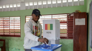 Les Guin&eacute;ens votent en vue d'un retour &agrave; l'ordre constitutionnel, l'opposition boycotte