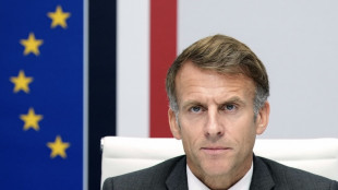 Macron re&ccedil;oit les lyc&eacute;ens avant de rendre visite aux forces de l'ordre
 