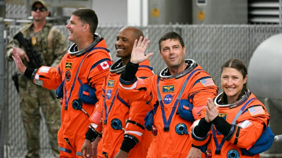 Quatro astronautas partem em hist&oacute;rica viagem da Nasa &agrave; Lua