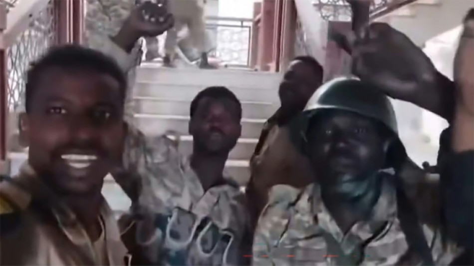 Ex&eacute;rcito do Sud&atilde;o retoma pal&aacute;cio presidencial em Cartum das m&atilde;os dos paramilitares