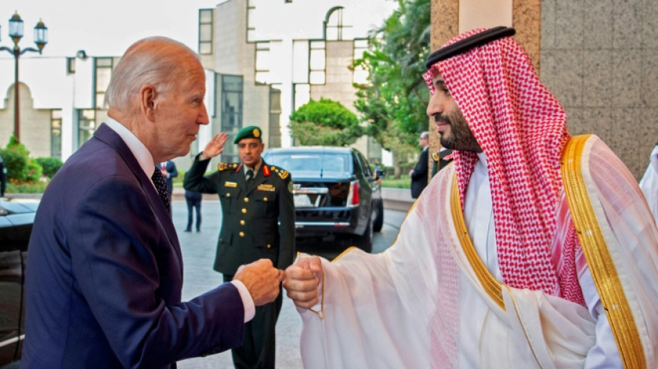 Ber&uuml;hrung der F&auml;uste - Biden von saudiarabischem Kronprinz bin Salman empfangen