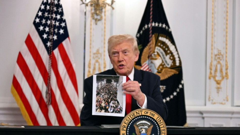 Trump dice que suspender&aacute; "permanentemente" la migraci&oacute;n desde el "tercer mundo"