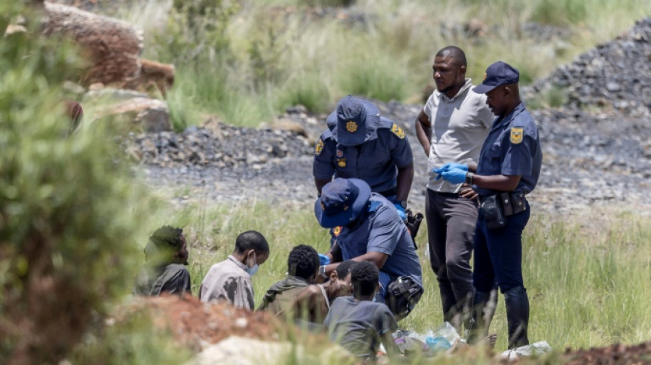 Sube a 60 el balance de muertos en una mina abandonada de Sud&aacute;frica, informa la polic&iacute;a