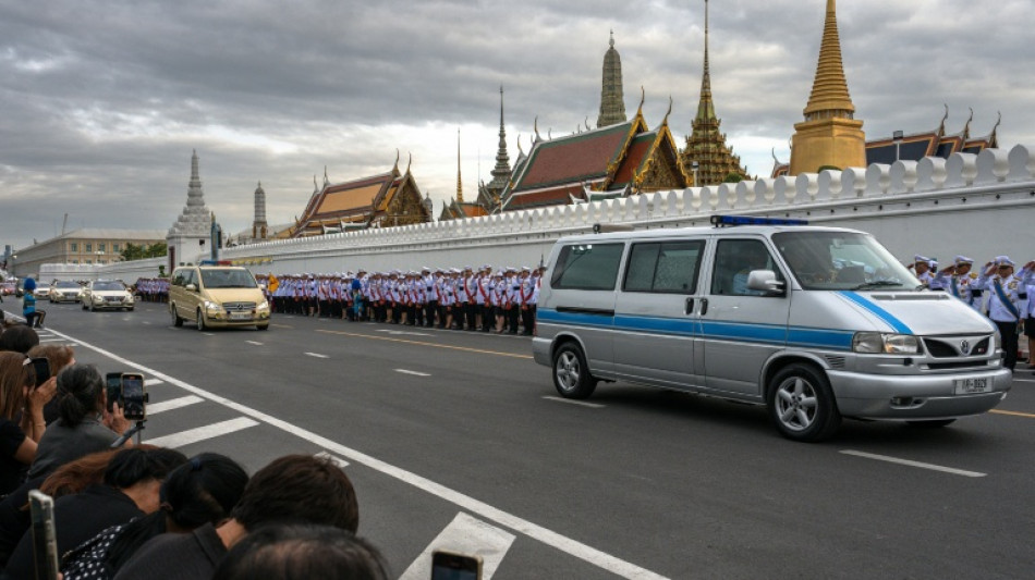 La Tha&iuml;lande entame une ann&eacute;e de deuil apr&egrave;s le d&eacute;c&egrave;s de la reine m&egrave;re Sirikit