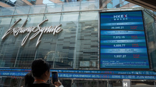 Borsa: Hong Kong negativa, apre a -0,38%