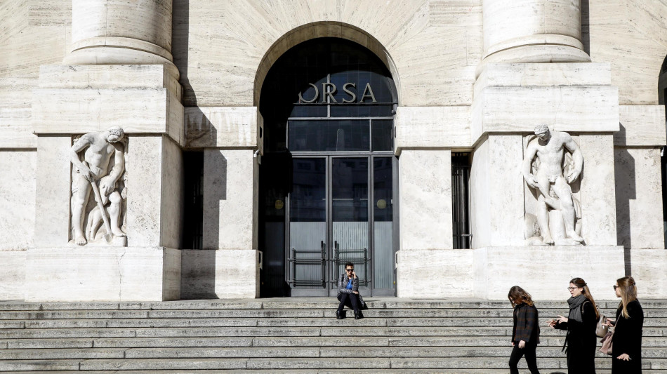 Borsa: Milano soffre con l'Iran, male Avio e Stellantis, sale Eni