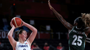 Basket: Les Bleues ne brillent pas mais ont d&eacute;j&agrave; un pied au Mondial  