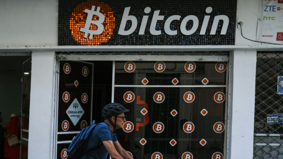 Le bitcoin d&eacute;passe 95.000 dollars pour la premi&egrave;re fois, enflamm&eacute; par l'"effet Trump"