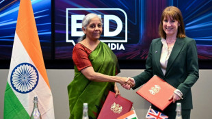 India y Reino Unido firman un acuerdo de libre comercio en plena tormenta arancelaria