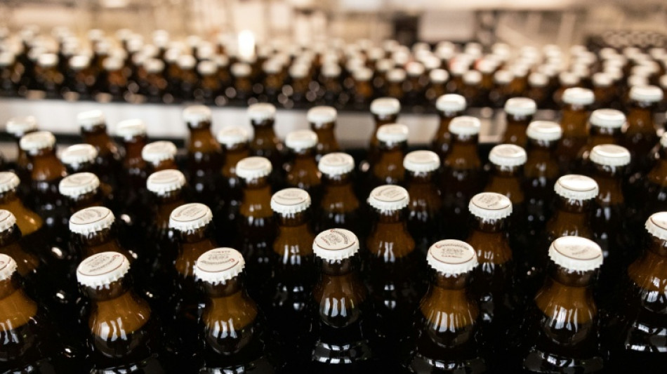 Lastwagen verliert hunderte Kisten Bier auf Bundesstra&szlig;e in Baden-W&uuml;rttemberg