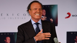 Julio Iglesias vis&eacute; par une plainte pour des faits de d&eacute;lits "sexuels" et de "traite d'&ecirc;tres humains"
