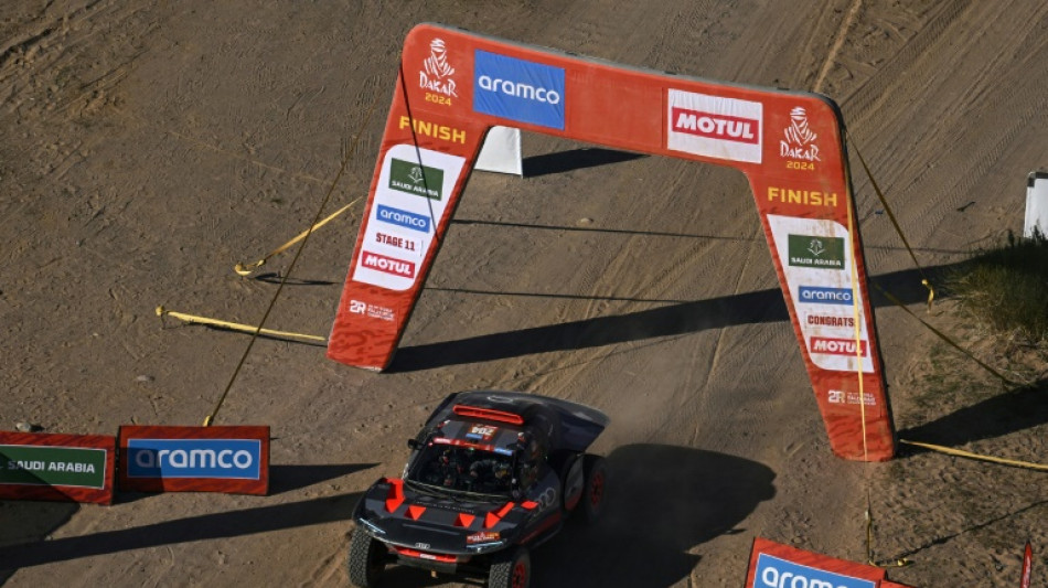 Sainz acaricia su cuarto Dakar tras la 11&ordf; etapa, ganada por Chicherit