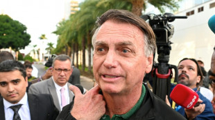 Policía interroga a Bolsonaro en caso contra hijo, en vísperas de declarar por golpismo