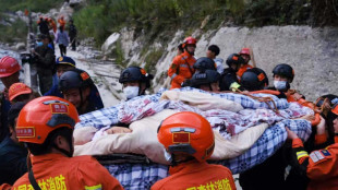 Tausende Rettungskr&auml;fte suchen nach Erdbeben in China nach &Uuml;berlebenden