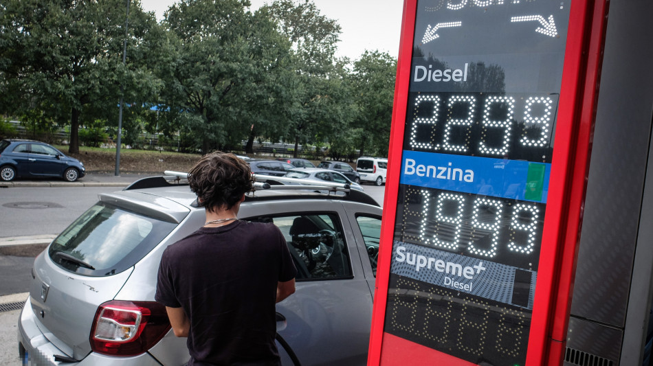Prezzo petrolio in calo, Wti scambiato a 92,45 dollari