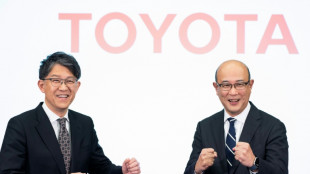 Toyota change de PDG et rel&egrave;ve ses pr&eacute;visions, ventes solides malgr&eacute; les droits de douane