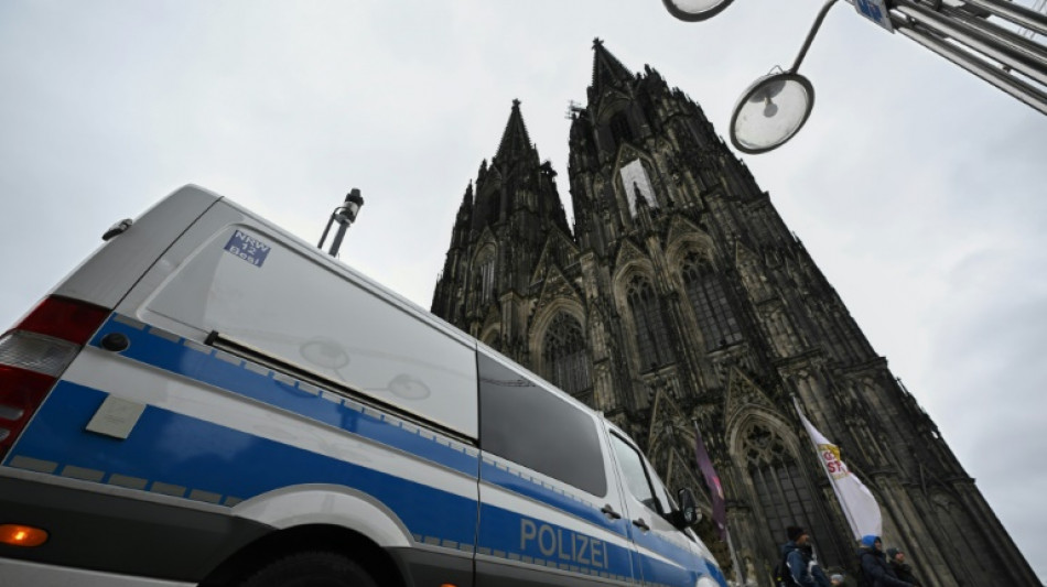 Polizei h&auml;lt Schutzma&szlig;nahmen am K&ouml;lner Dom vorerst aufrecht