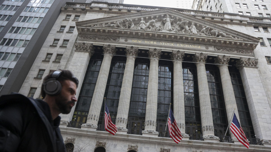 ++ Wall Street peggiora, Dj -3,52%, Nasdaq -5,20% ++
