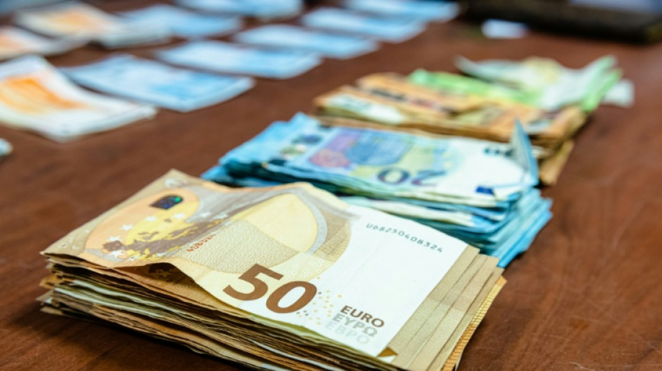 Geldw&auml;scheverdacht: Grenzfahnder finden 850.000 Euro Bargeld in Kofferraum