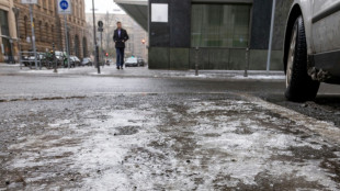 Zahlreiche Unf&auml;lle und Verkehrsbehinderungen durch Eisregen und Schnee