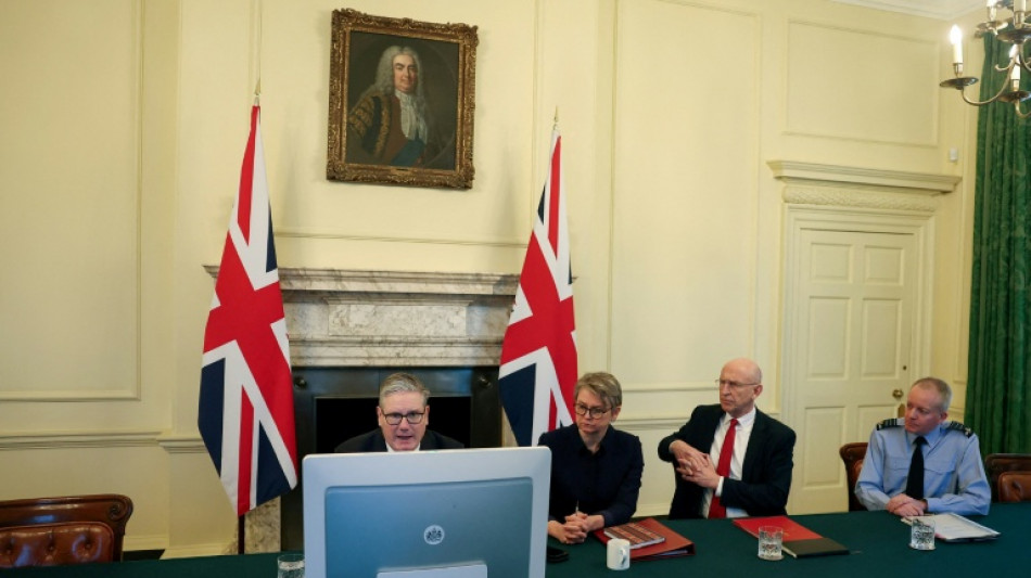 El jefe de Defensa de Reino Unido afirma que "m&aacute;s personas" deben estar "preparadas para luchar"