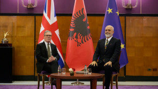 Großbritanniens Regierungschef kündigt "Rückführungszentren" für Migranten an