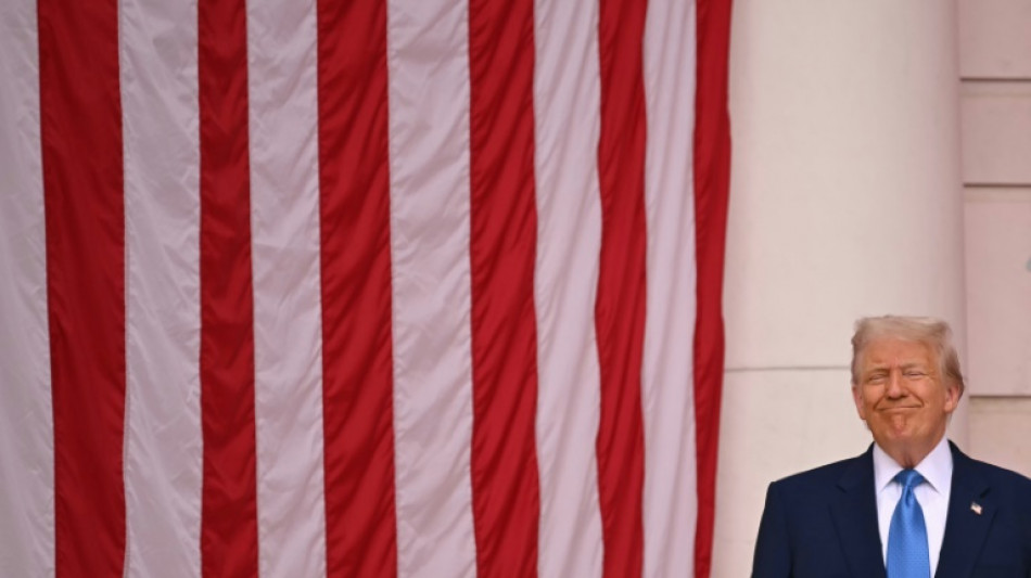 Trump ataca a opositores y jueces en el Día de los Caídos en EEUU