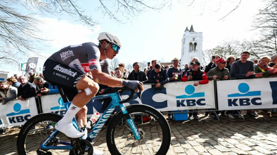 Paris-Roubaix: derrière Van der Poel, Philipsen attend son heure