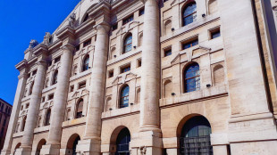 Borsa: Milano si assesta (+0,75%), balzo di Avio e Stellantis