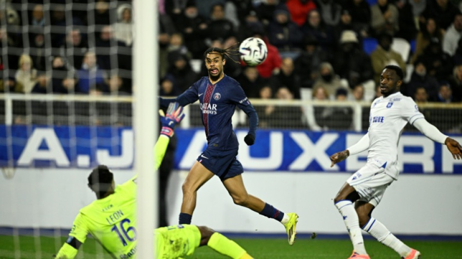 PSG vence Auxerre (1-0), assume lideran&ccedil;a provis&oacute;ria, mas ainda n&atilde;o inspira confian&ccedil;a