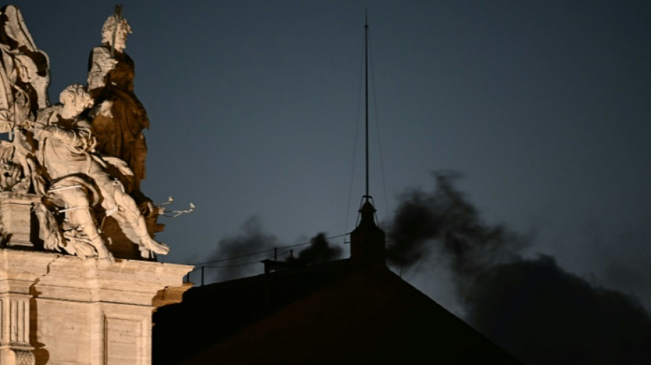Los cardenales no logran elegir al sucesor de Francisco en primer intento