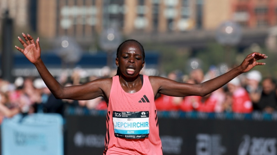 Peres Jepchirchir, campe&atilde; mundial de maratona, &eacute; suspensa provisoriamente por doping